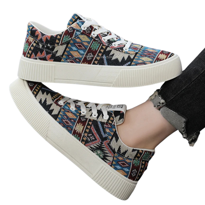 Zapatillas Étnicas Negras y Blancas La Suela Perfecta - Estilo Casual Vibrante